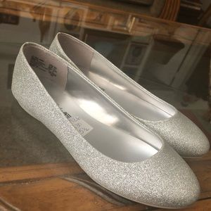 American Eagle Clinton Silver Glitter Shoes Flats Size 5.5